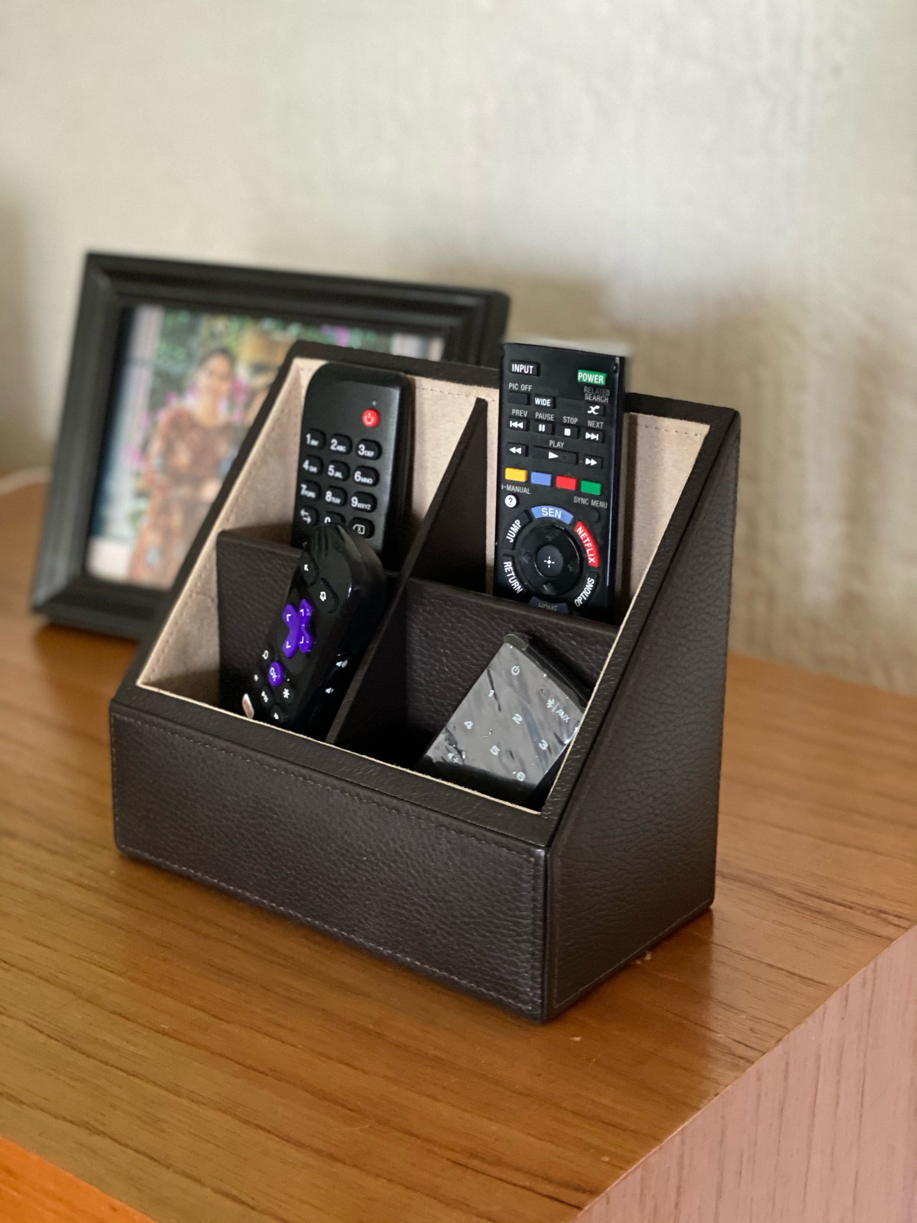 Organizador de controles de TV con cuatro compartimientos hecho en piel MASA