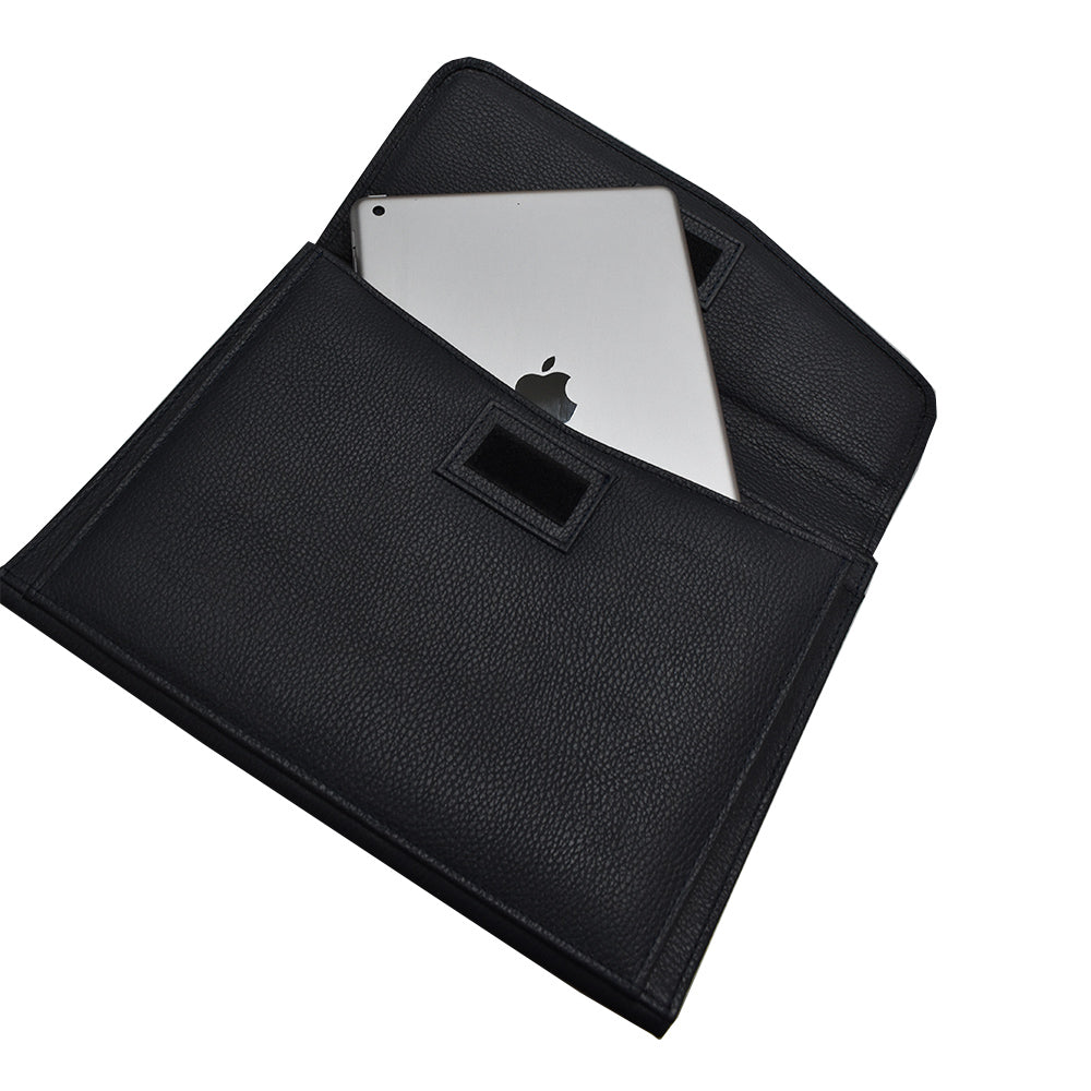 Carpeta finest hecha en piel tamaño carta con sobre al frente MACE