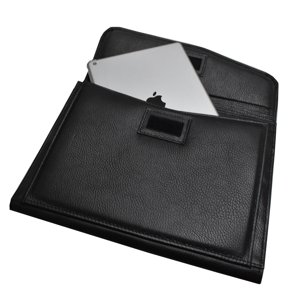 Carpeta finest hecha en piel tamaño carta con sobre al frente MACE