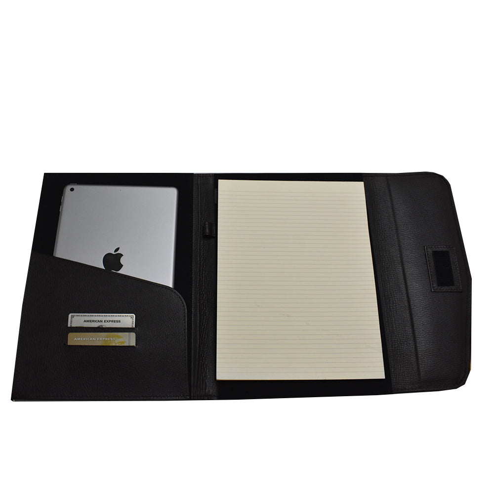 Carpeta finest hecha en piel tamaño carta con sobre al frente MACE