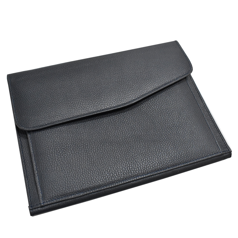 Carpeta finest hecha en piel tamaño carta con sobre al frente MACE