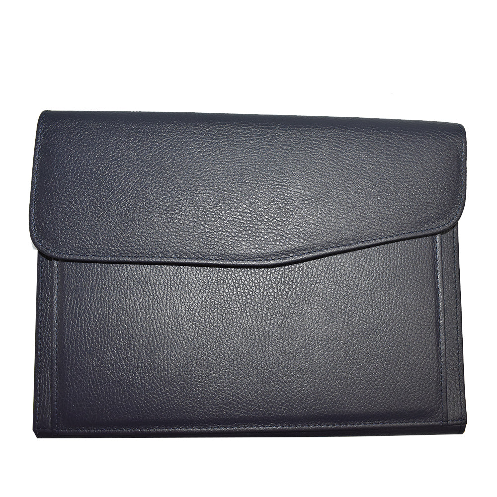 Carpeta finest hecha en piel tamaño carta con sobre al frente MACE