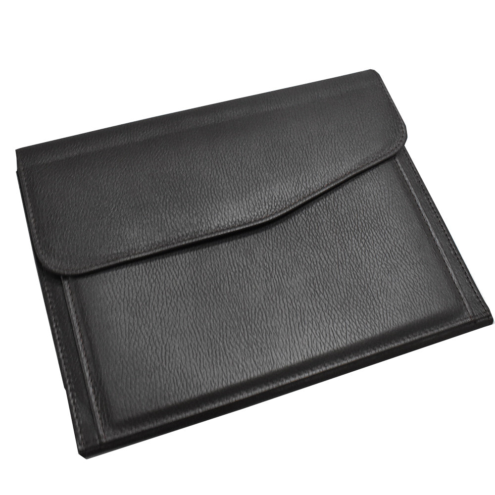 Carpeta finest hecha en piel tamaño carta con sobre al frente MACE