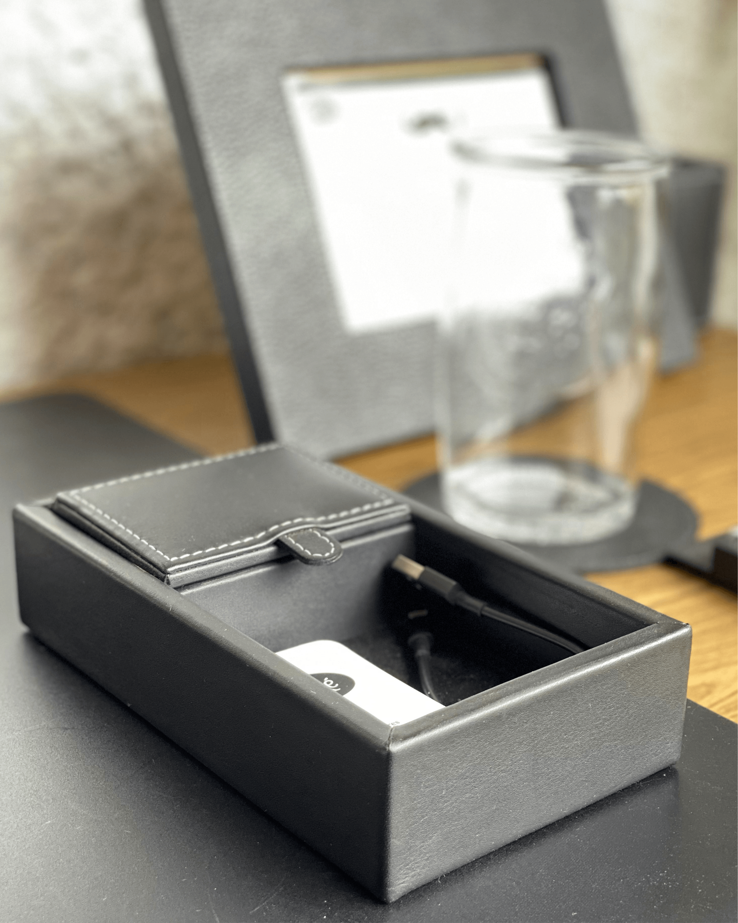 Multi organizador pequeño con compartimiento con tapa hecho en piel FESA