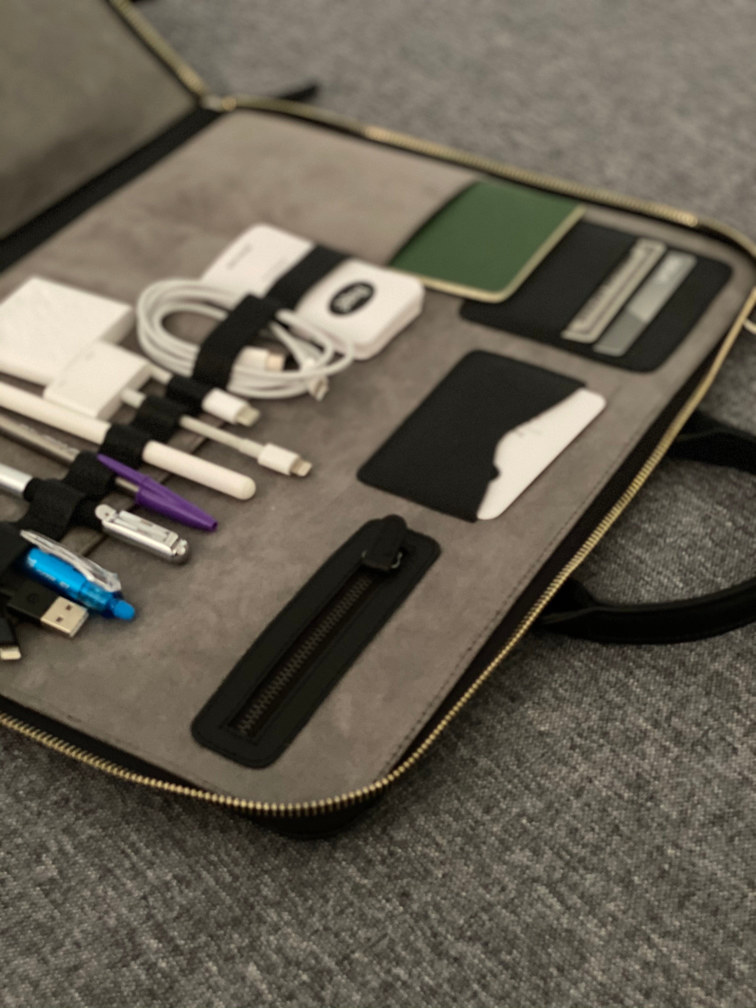 Portafolio Smart Light para tablet hecho en piel ISLO