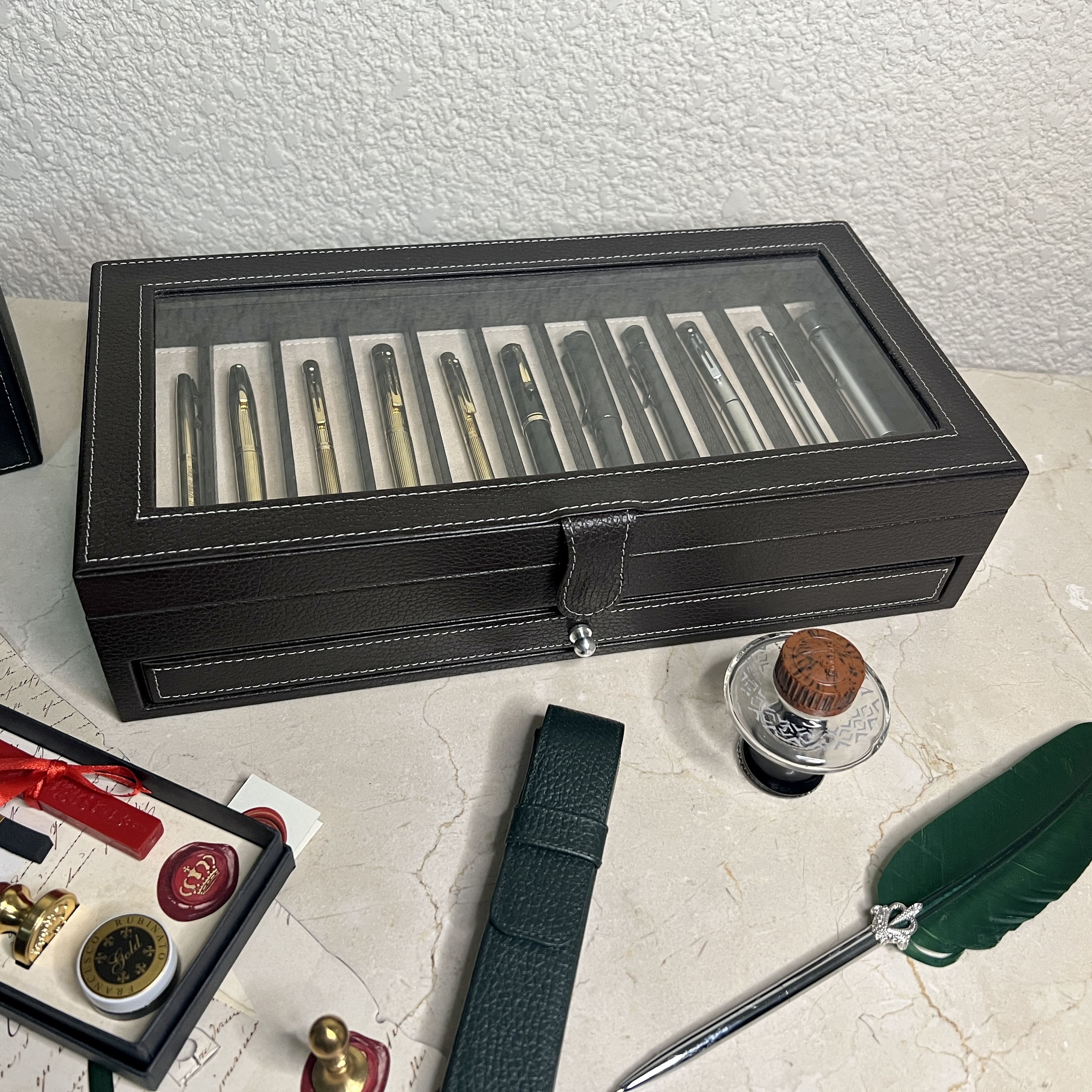 Caja para guardar 22 plumas en piel MACE
