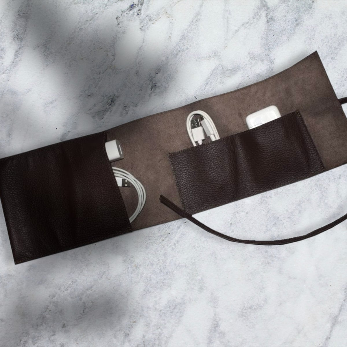 Organizador de cables de piel hecho a mano MASA