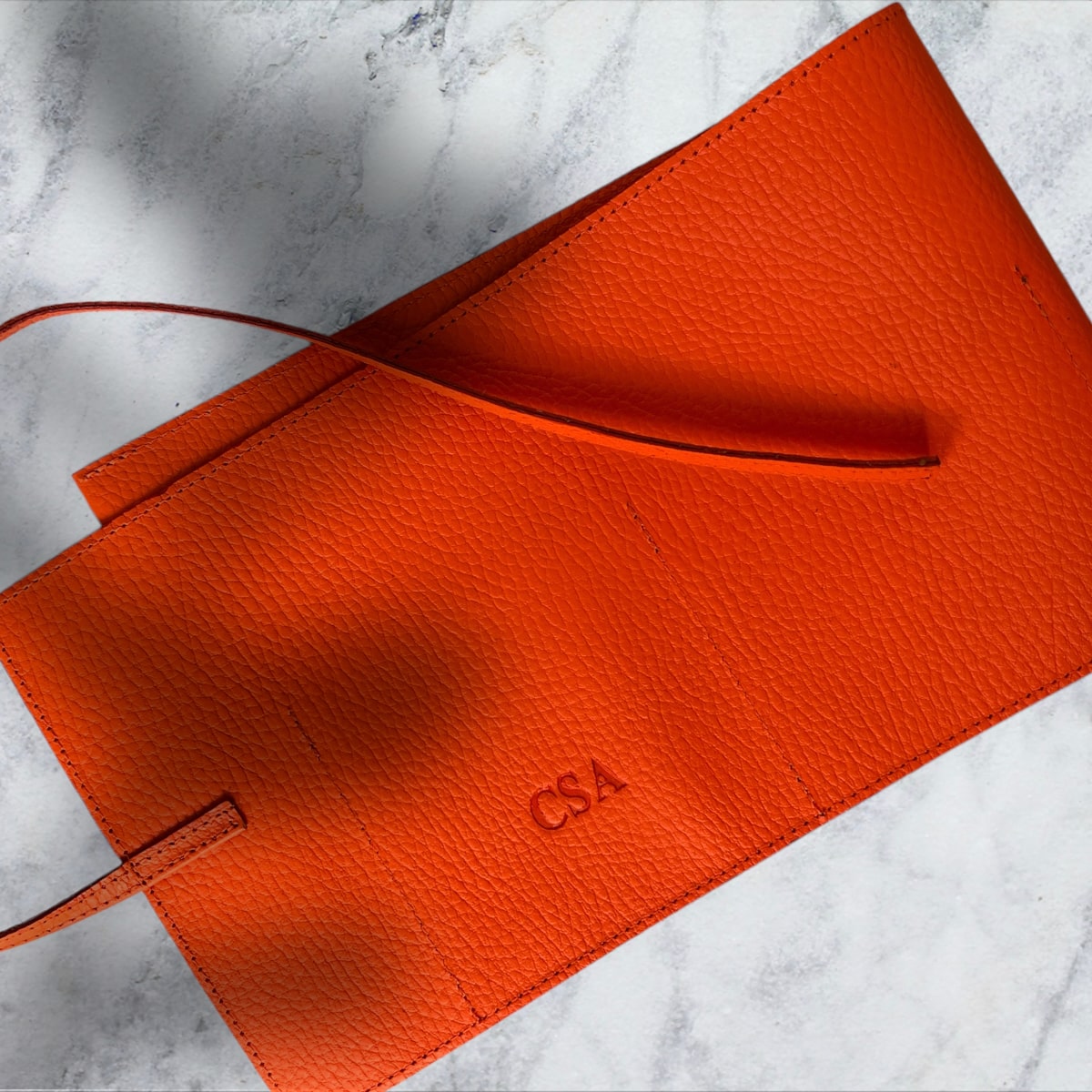 Organizador de cables de piel hecho a mano MASA