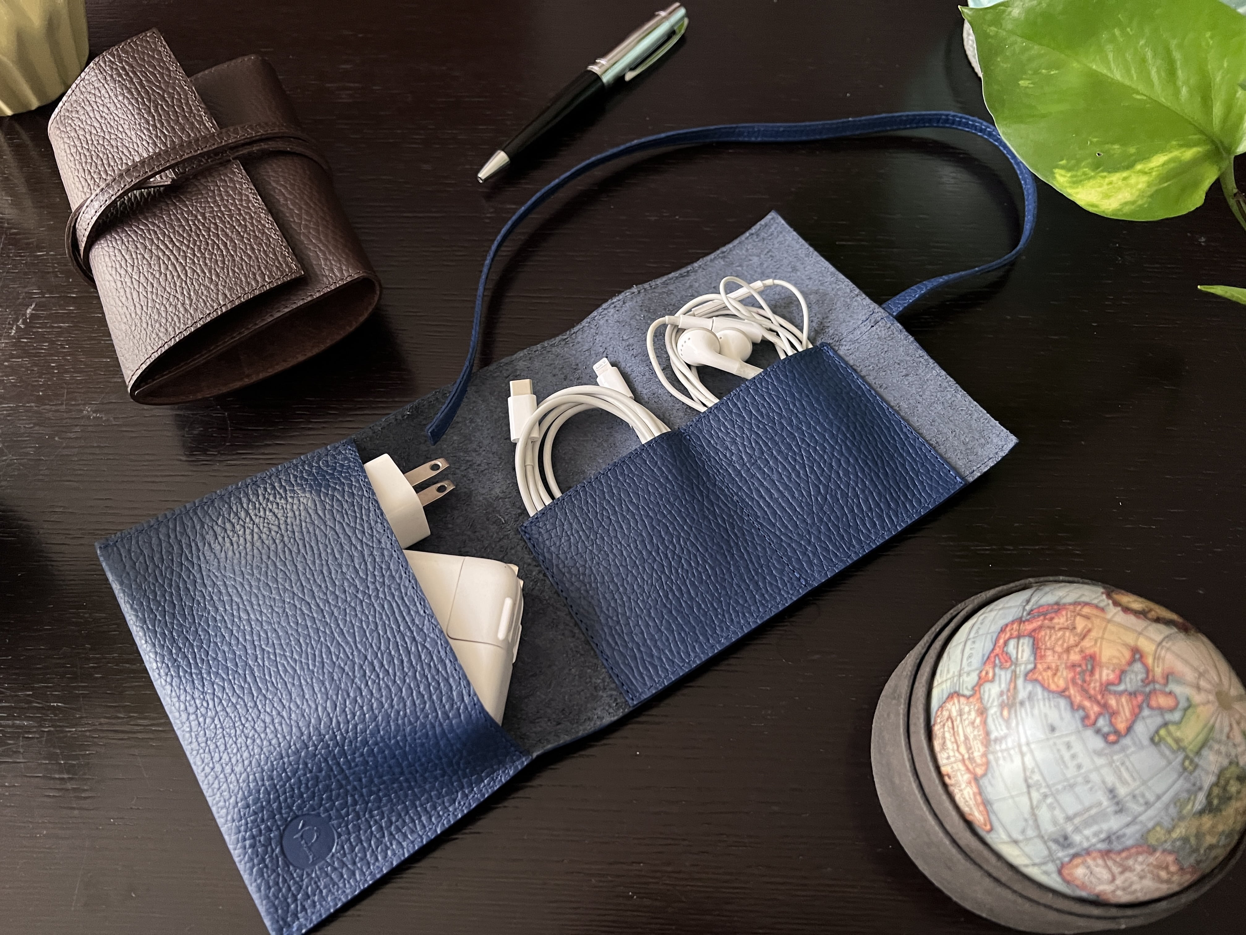 Organizador de cables de piel hecho a mano MASA